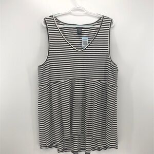 Torrid stripped tank top hi lo ribbed black white